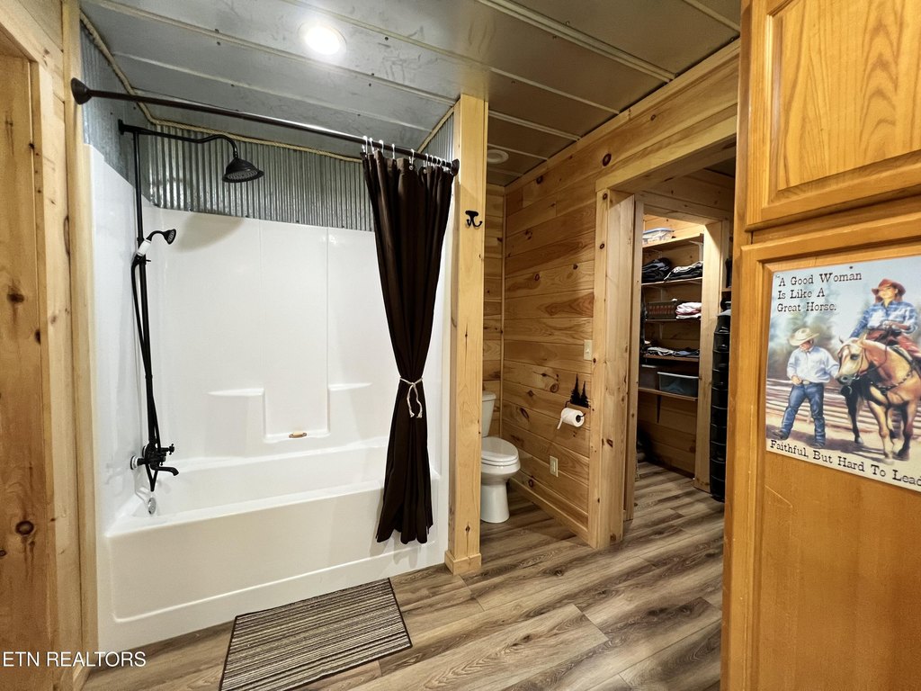 Jamestown, Tennessee, 38556, United States, 3 Bedrooms Bedrooms, ,3 BathroomsBathrooms,Residential,Forsale,1905422