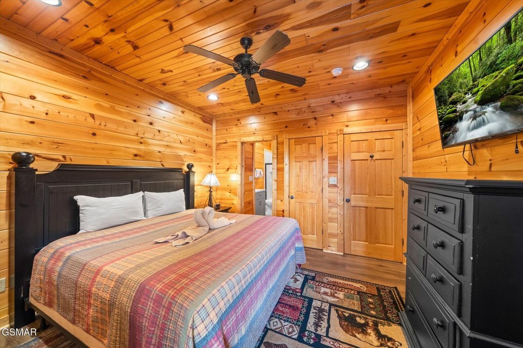 Gatlinburg, Tennessee, 37738, United States, 2 Bedrooms Bedrooms, ,2 BathroomsBathrooms,Residential,Forsale,1910221