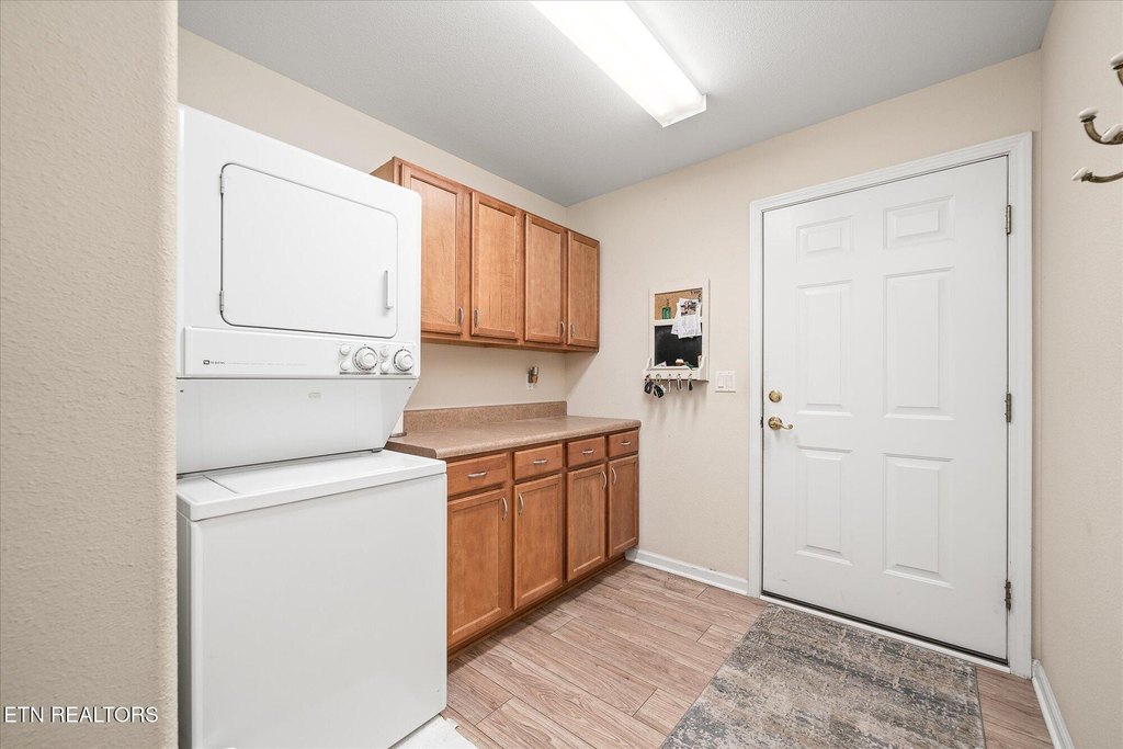 Crossville, Tennessee, 38558, United States, 3 Bedrooms Bedrooms, ,2 BathroomsBathrooms,Residential,Forsale,1907857