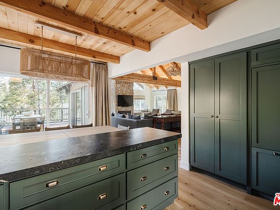 Lake Arrowhead, California, 92352, United States, 3 Bedrooms Bedrooms, ,3 BathroomsBathrooms,Residential,Forsale,1908082