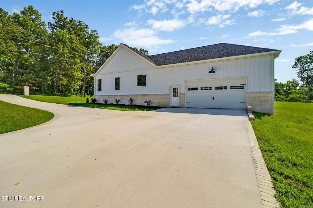 Monterey, Tennessee, 38574, United States, 3 Bedrooms Bedrooms, ,2.5 BathroomsBathrooms,Residential,Forsale,1907869