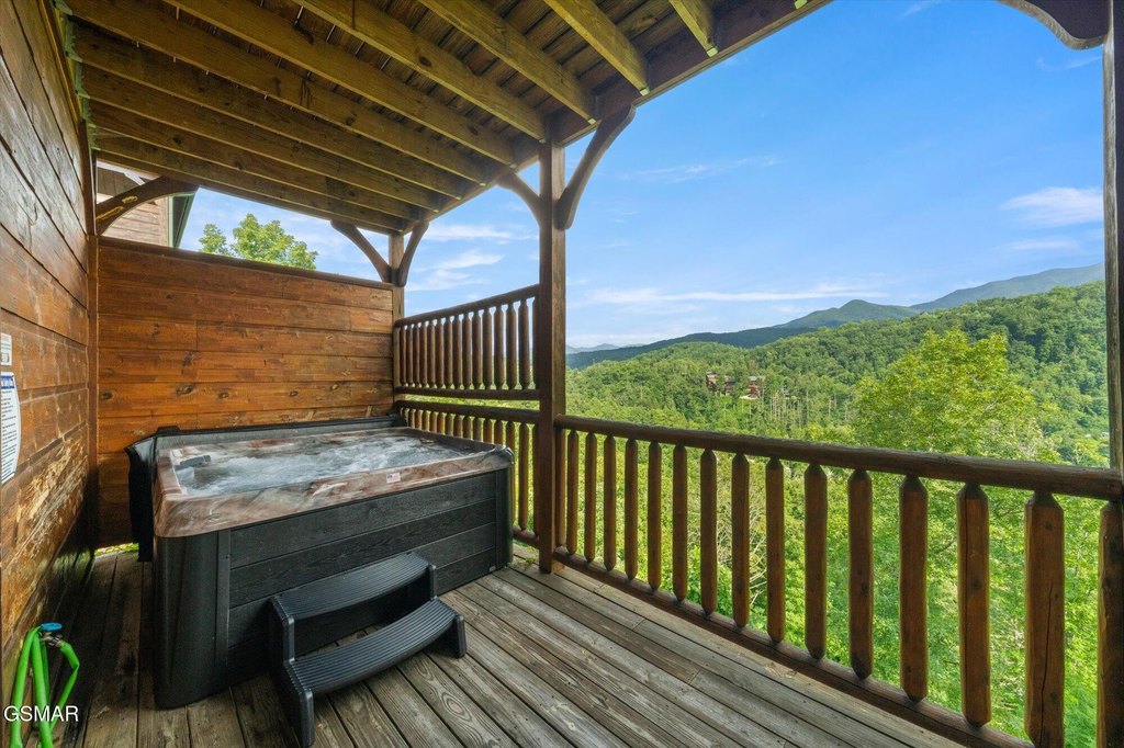 Gatlinburg, Tennessee, 37738, United States, 2 Bedrooms Bedrooms, ,2 BathroomsBathrooms,Residential,Forsale,1910221