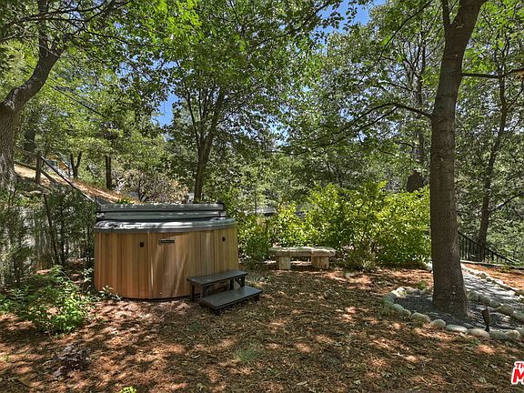 Lake Arrowhead, California, 92352, United States, 3 Bedrooms Bedrooms, ,3 BathroomsBathrooms,Residential,Forsale,1908082