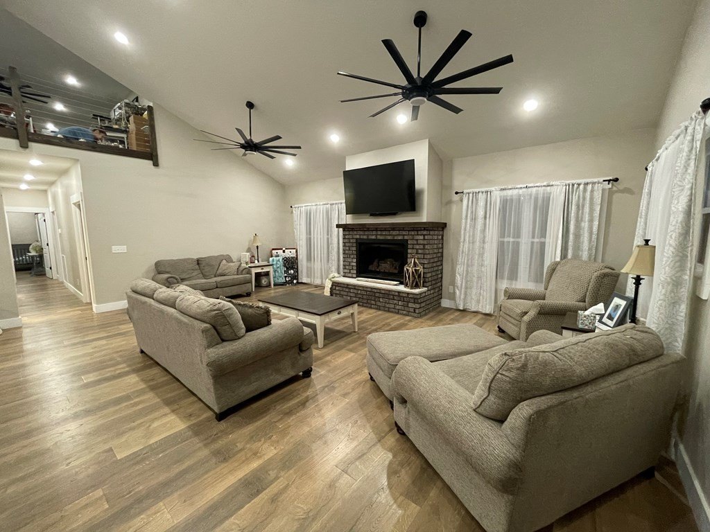 Jamestown, Tennessee, 38556, United States, 3 Bedrooms Bedrooms, ,2 BathroomsBathrooms,Residential,Forsale,1886026