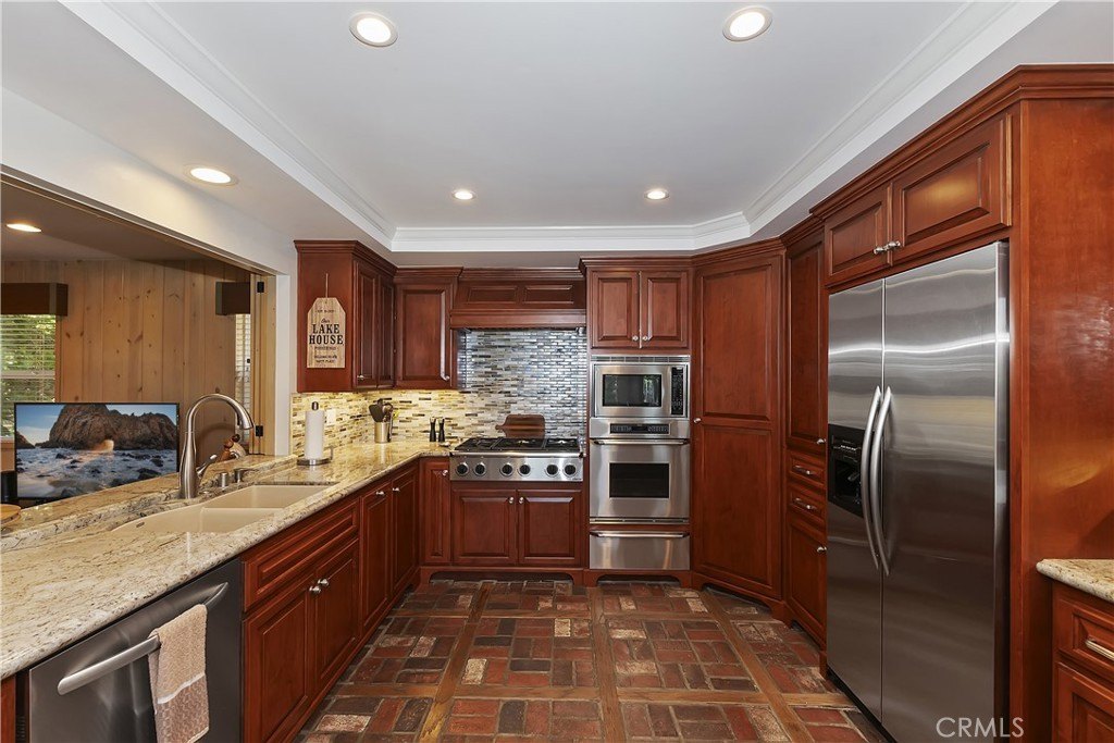 Lake Arrowhead, California, 92352, United States, 4 Bedrooms Bedrooms, ,4 BathroomsBathrooms,Residential,Forsale,1953297