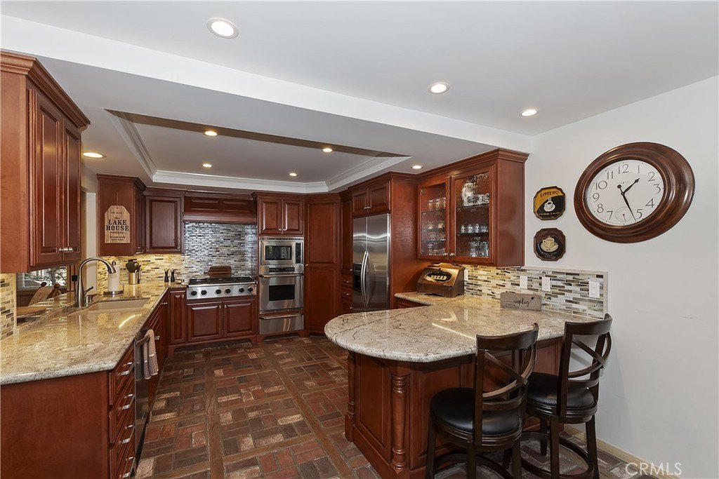 Lake Arrowhead, California, 92352, United States, 4 Bedrooms Bedrooms, ,4 BathroomsBathrooms,Residential,Forsale,1953297