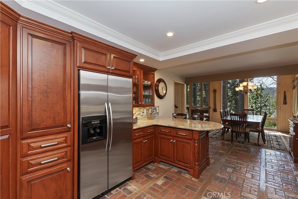 Lake Arrowhead, California, 92352, United States, 4 Bedrooms Bedrooms, ,4 BathroomsBathrooms,Residential,Forsale,1953297