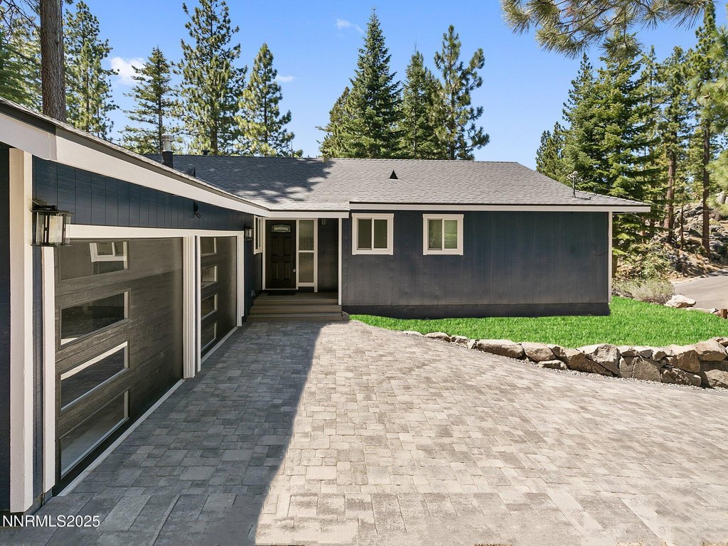 Stateline, Nevada, 89449, United States, 3 Bedrooms Bedrooms, ,2 BathroomsBathrooms,Residential,Forsale,1953734