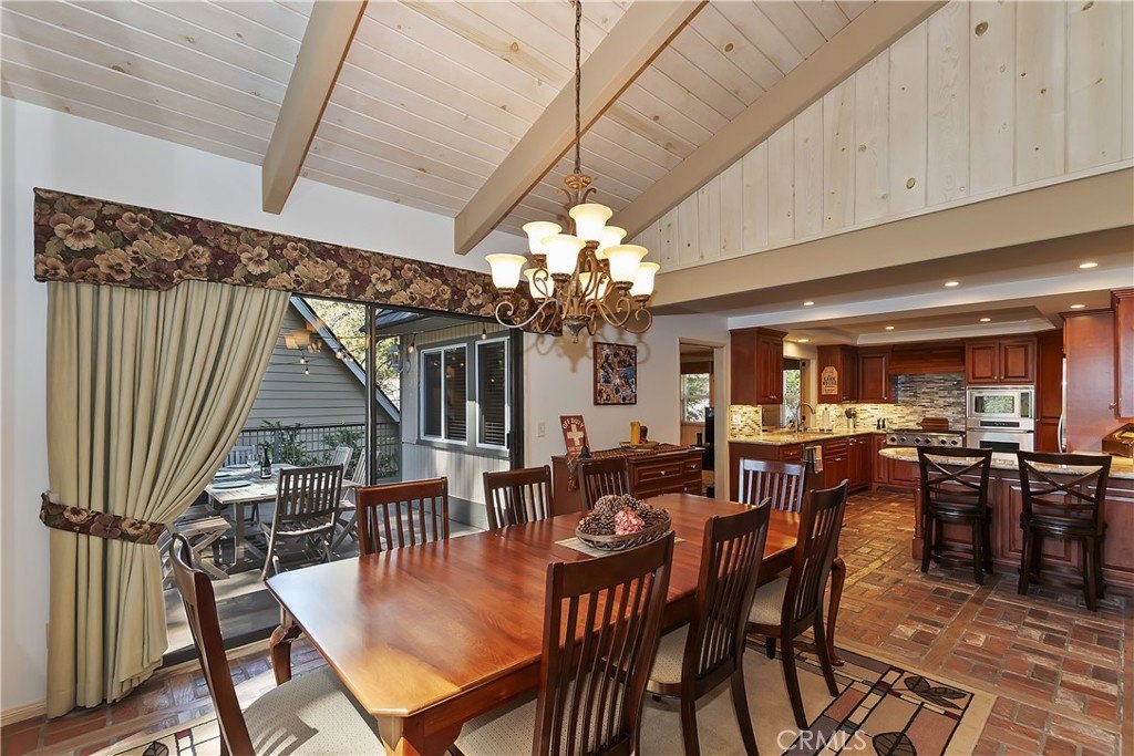 Lake Arrowhead, California, 92352, United States, 4 Bedrooms Bedrooms, ,4 BathroomsBathrooms,Residential,Forsale,1953297