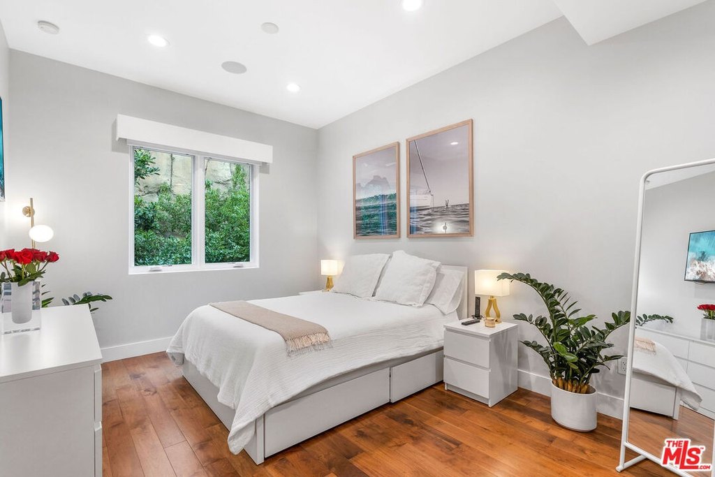 Malibu, California, 90265, United States, 3 Bedrooms Bedrooms, ,4 BathroomsBathrooms,Residential,Forsale,2001434