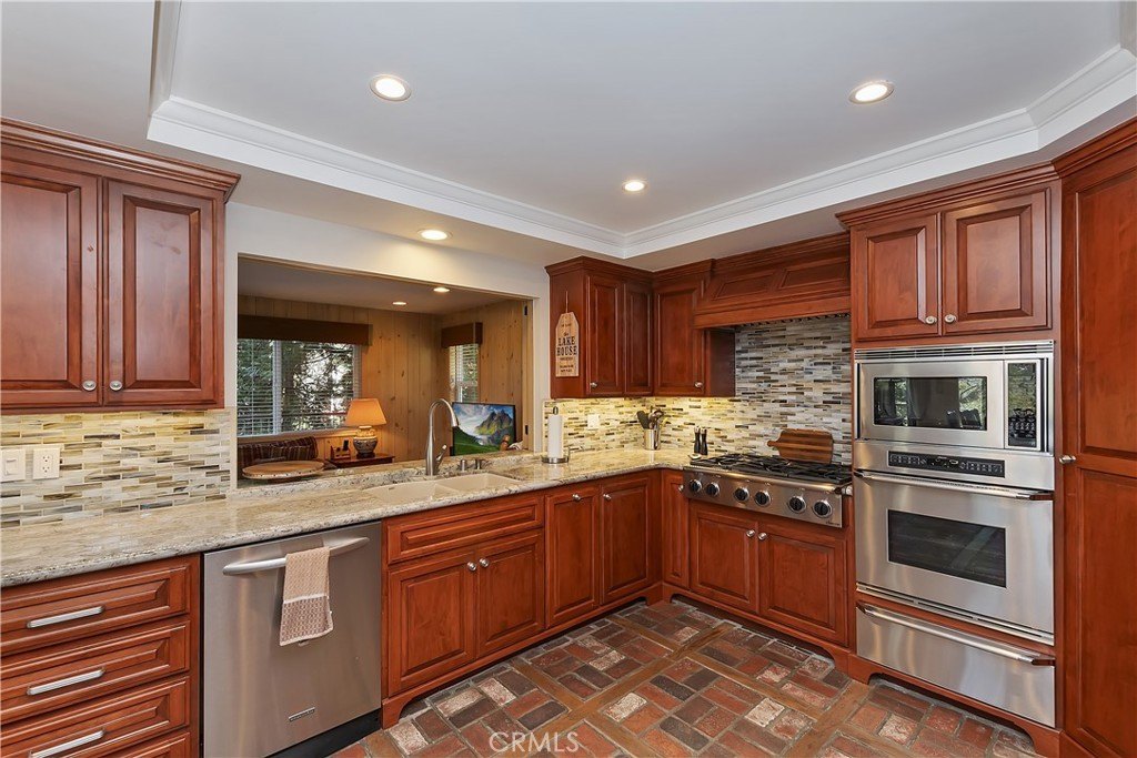 Lake Arrowhead, California, 92352, United States, 4 Bedrooms Bedrooms, ,4 BathroomsBathrooms,Residential,Forsale,1953297