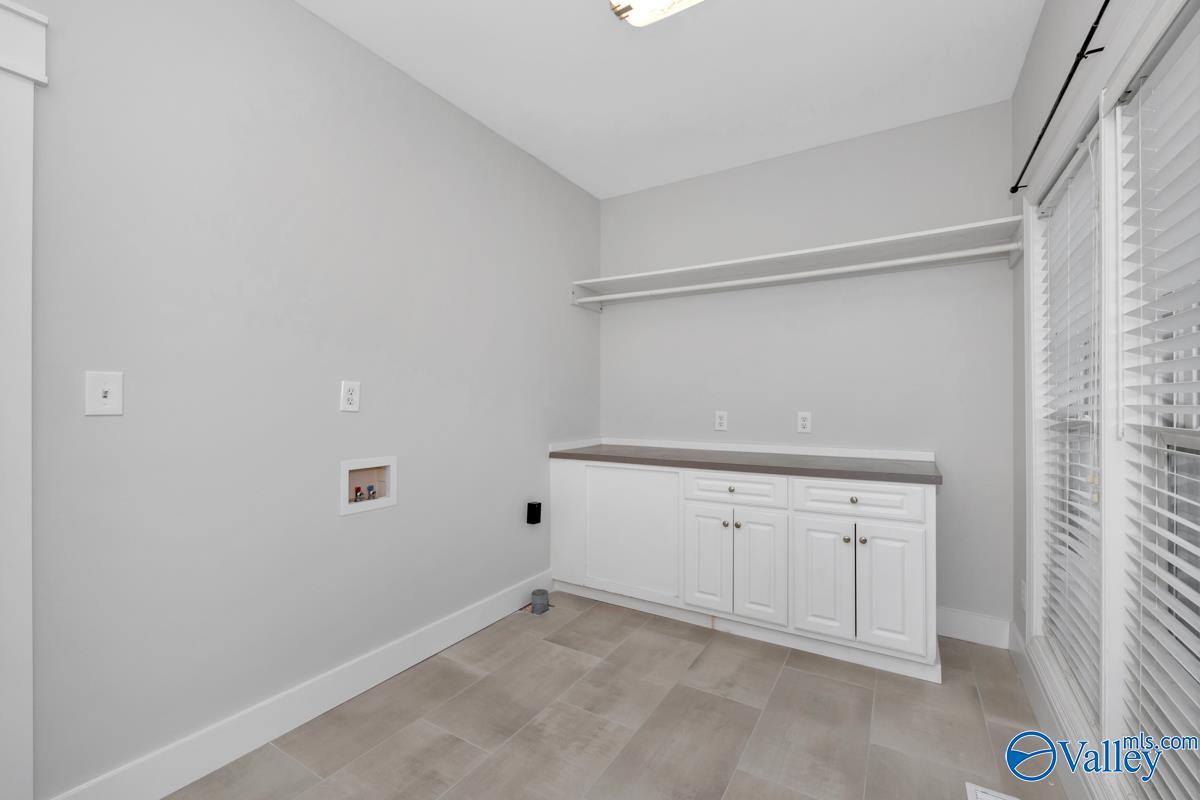 Madison, Alabama, 35758, United States, 5 Bedrooms Bedrooms, ,3 BathroomsBathrooms,Residential,Forsale,1997973