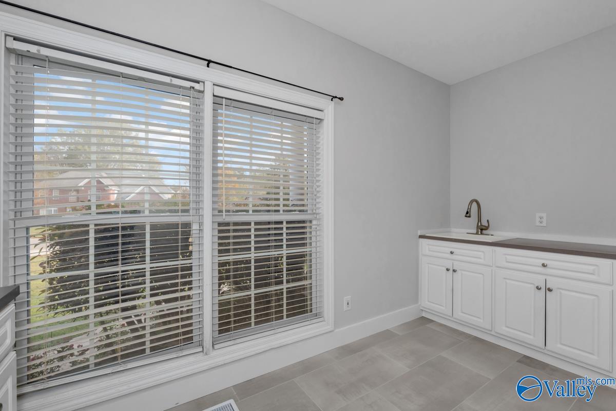 Madison, Alabama, 35758, United States, 5 Bedrooms Bedrooms, ,3 BathroomsBathrooms,Residential,Forsale,1997973