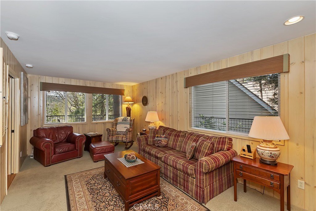 Lake Arrowhead, California, 92352, United States, 4 Bedrooms Bedrooms, ,4 BathroomsBathrooms,Residential,Forsale,1953297