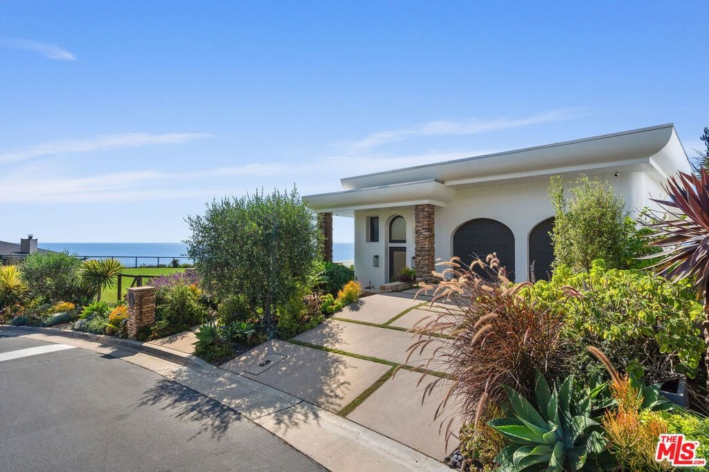 Malibu, California, 90265, United States, 3 Bedrooms Bedrooms, ,3.5 BathroomsBathrooms,Residential,Forsale,2009627