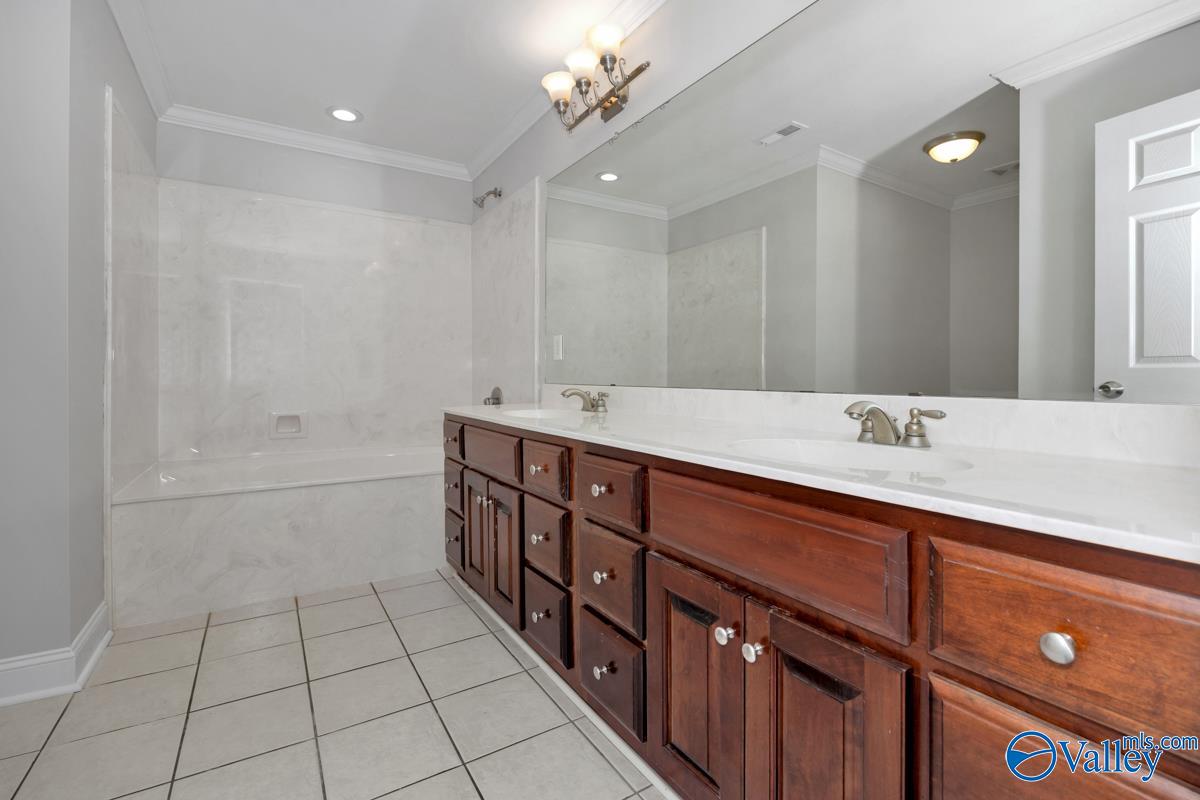 Madison, Alabama, 35758, United States, 5 Bedrooms Bedrooms, ,3 BathroomsBathrooms,Residential,Forsale,1997973