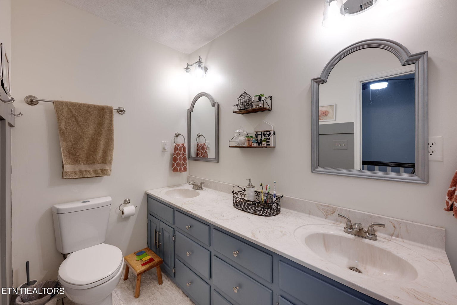 Niota, Tennessee, 37826, United States, 5 Bedrooms Bedrooms, ,4 BathroomsBathrooms,Residential,Forsale,1946771