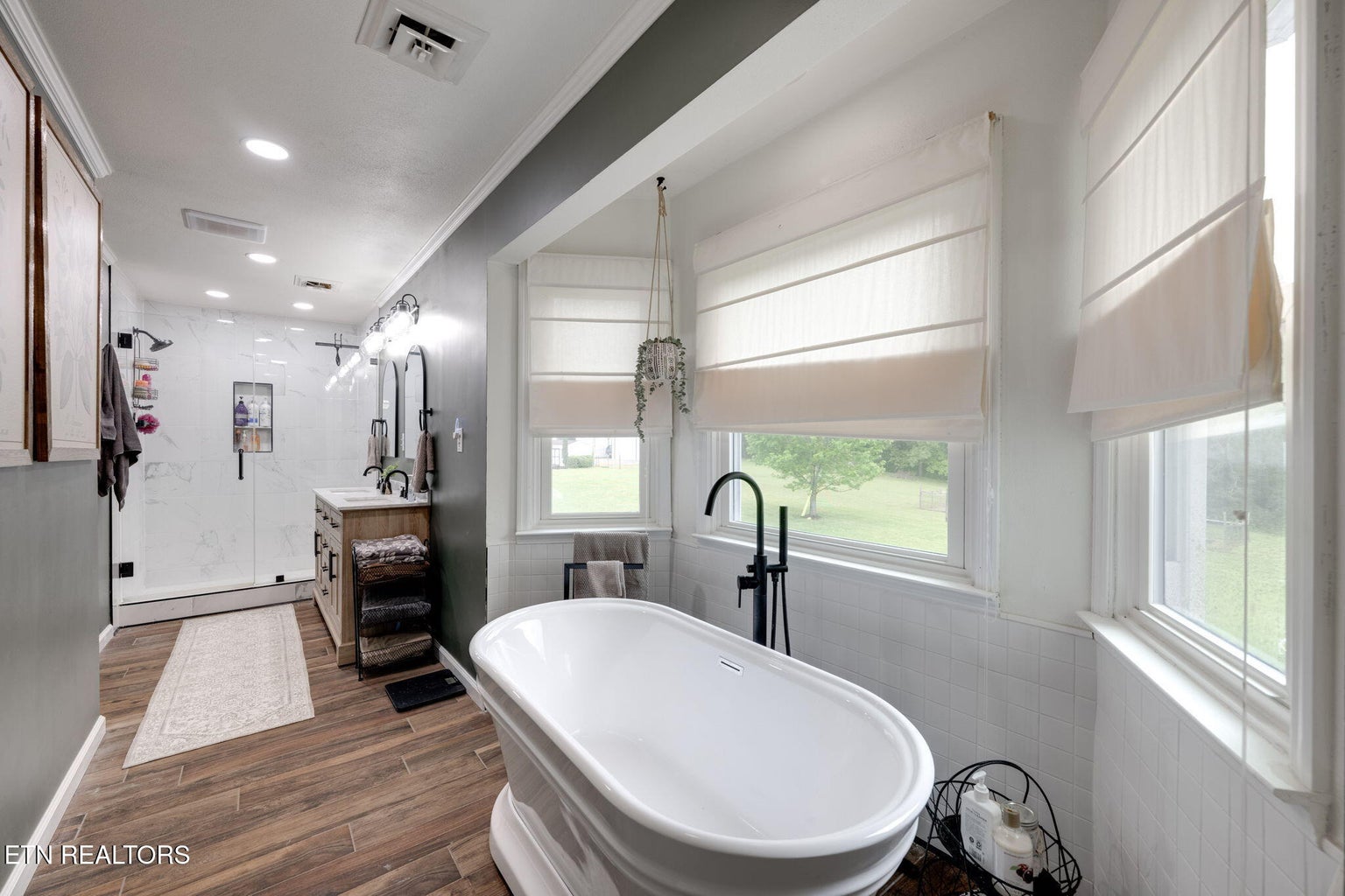 Niota, Tennessee, 37826, United States, 5 Bedrooms Bedrooms, ,4 BathroomsBathrooms,Residential,Forsale,1946771