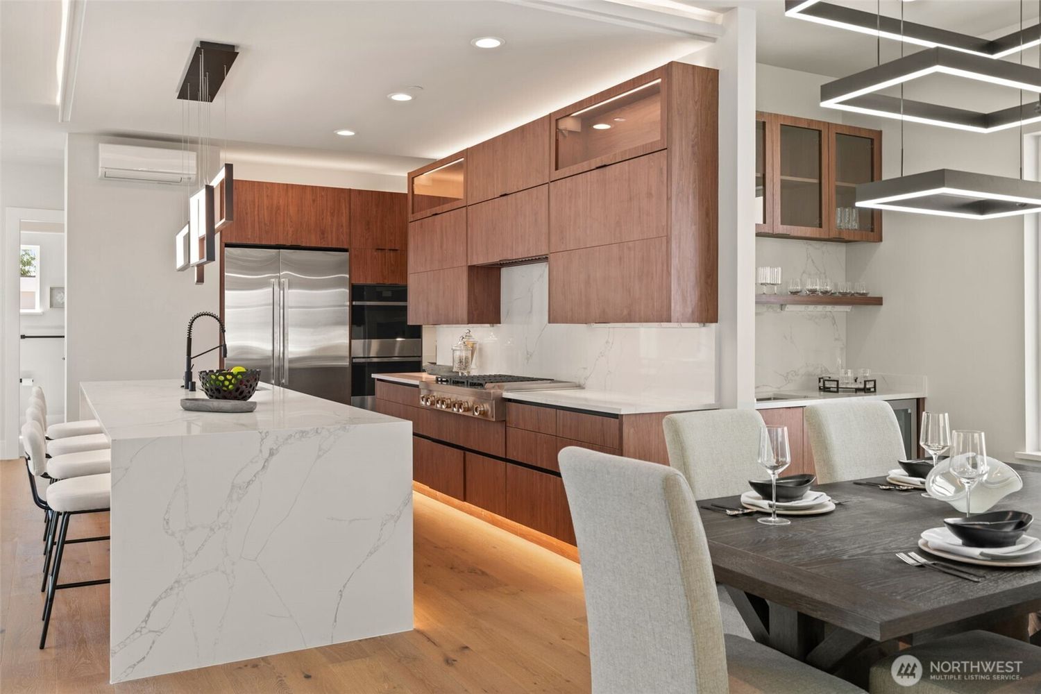 Bellevue, Washington, 98005, United States, 5 Bedrooms Bedrooms, ,4 BathroomsBathrooms,Residential,Forsale,1968161