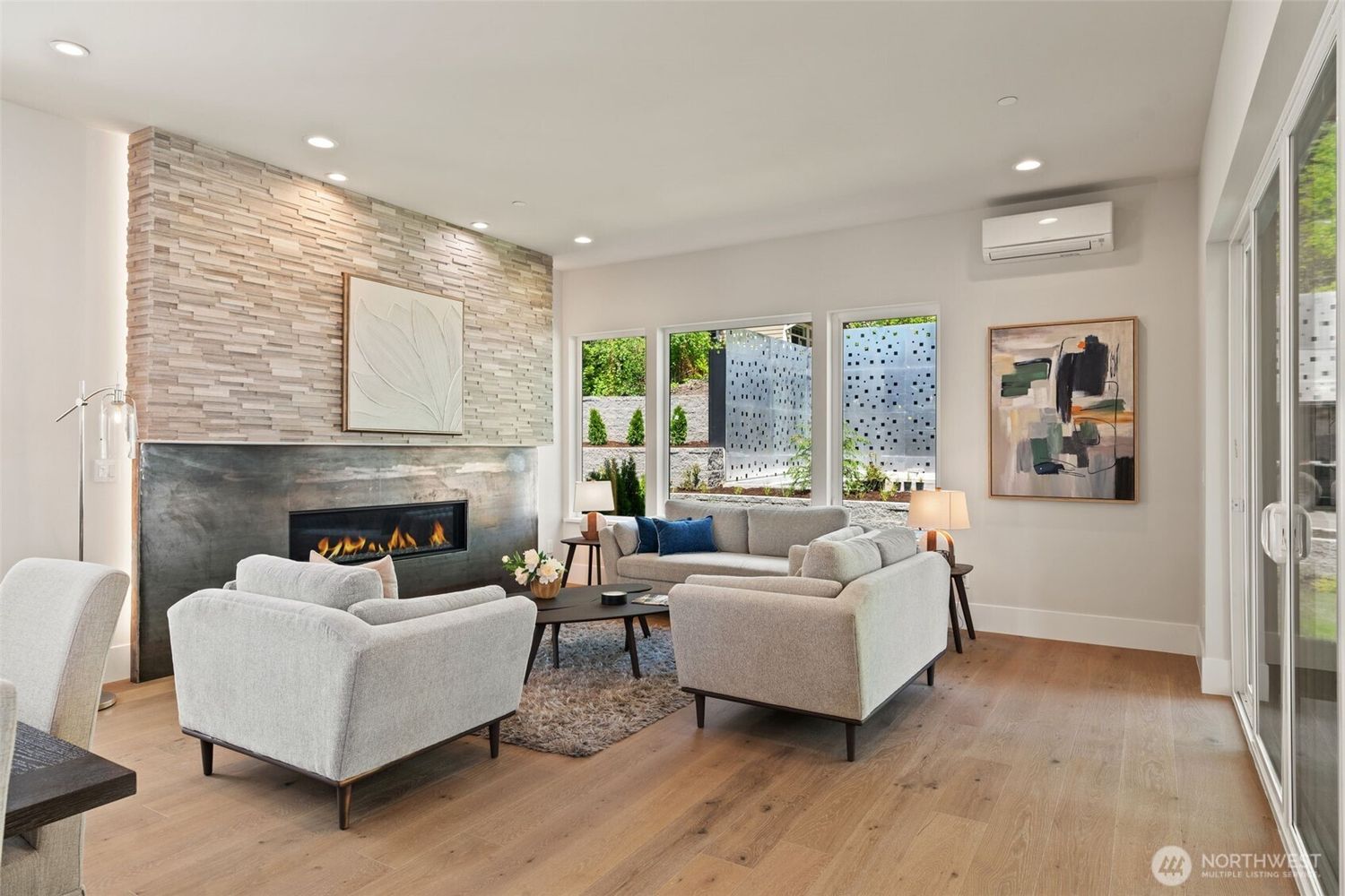 Bellevue, Washington, 98005, United States, 5 Bedrooms Bedrooms, ,4 BathroomsBathrooms,Residential,Forsale,1968161