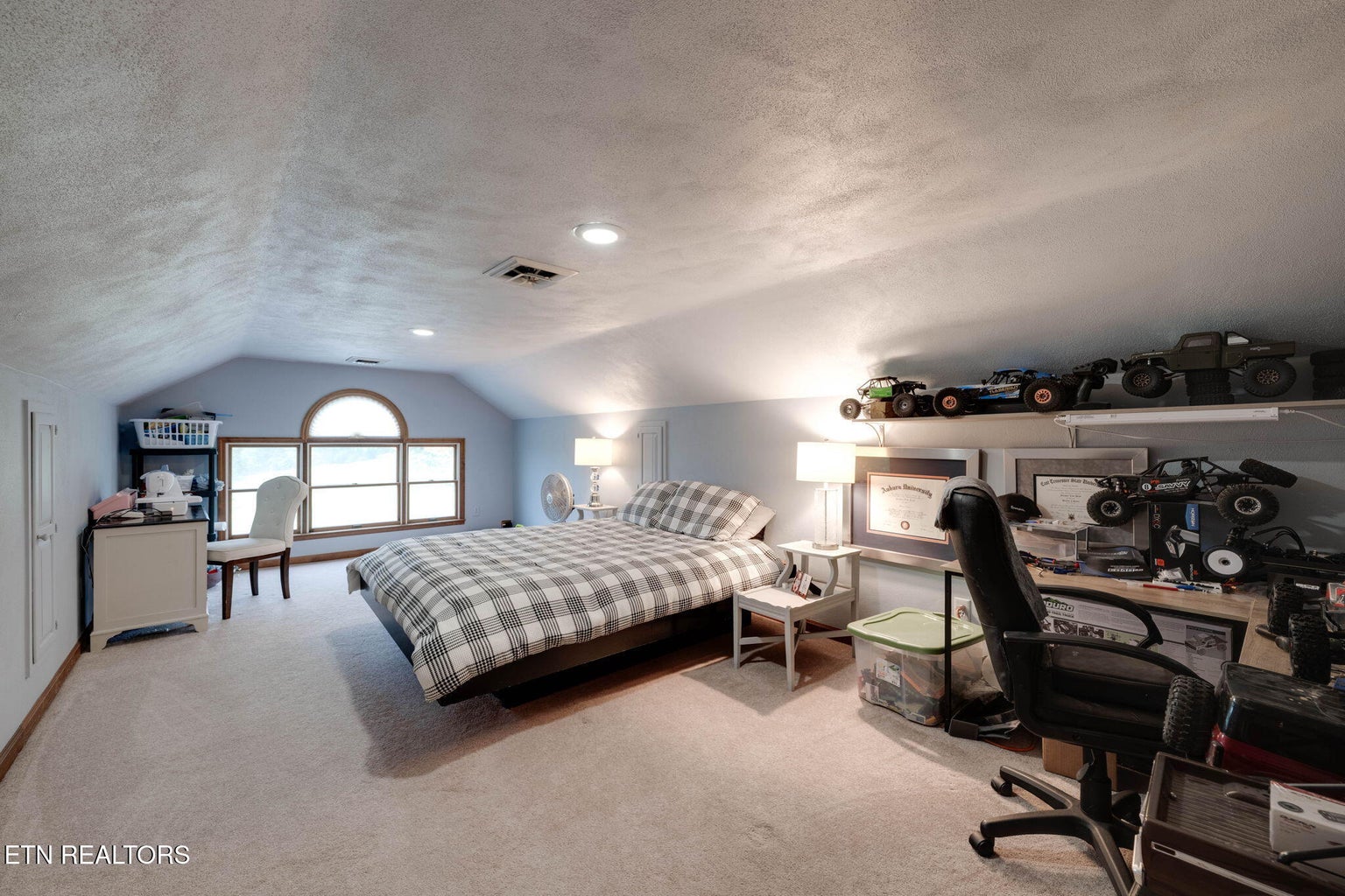 Niota, Tennessee, 37826, United States, 5 Bedrooms Bedrooms, ,4 BathroomsBathrooms,Residential,Forsale,1946771