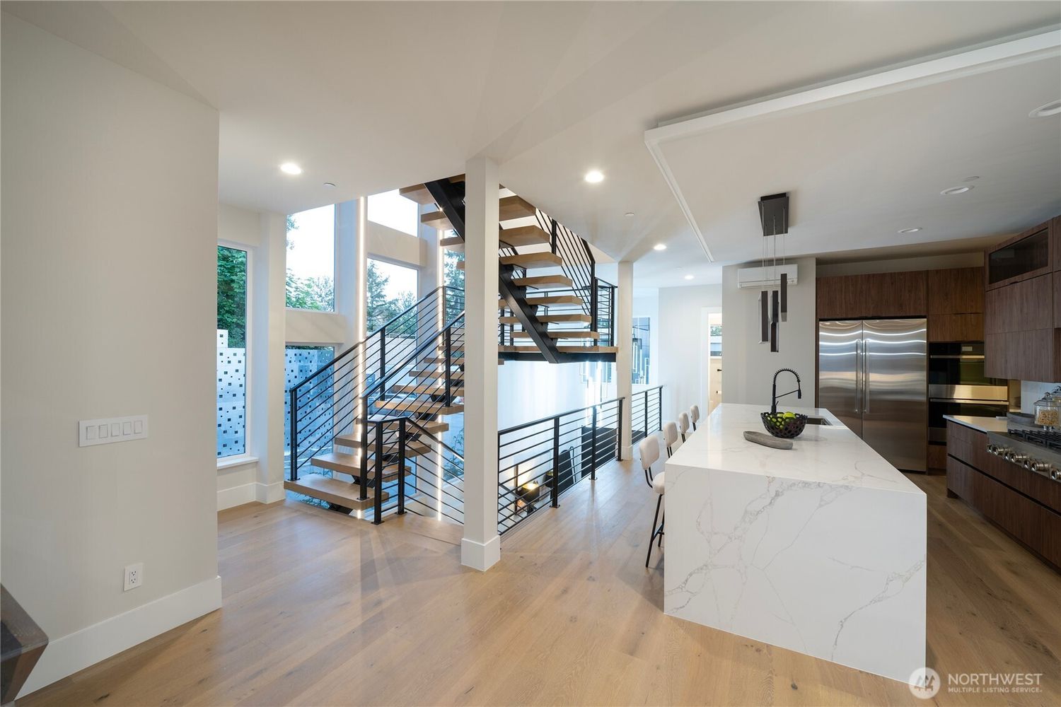 Bellevue, Washington, 98005, United States, 5 Bedrooms Bedrooms, ,4 BathroomsBathrooms,Residential,Forsale,1968161