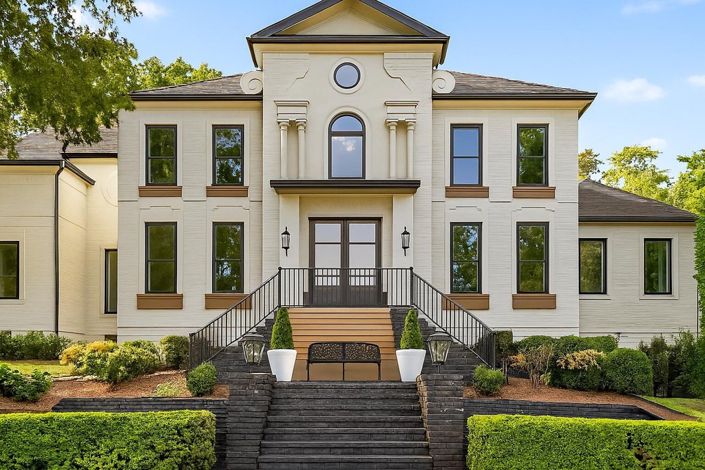 Chattanooga, Tennessee, 37405, United States, 5 Bedrooms Bedrooms, ,4.5 BathroomsBathrooms,Residential,Forsale,1922195