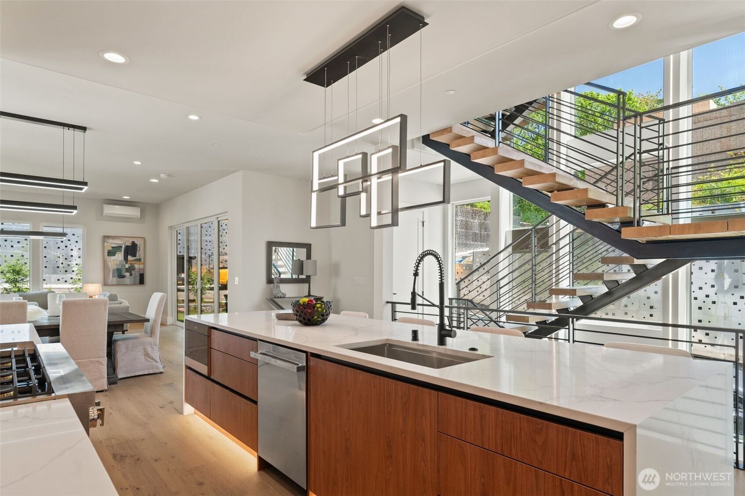 Bellevue, Washington, 98005, United States, 5 Bedrooms Bedrooms, ,4 BathroomsBathrooms,Residential,Forsale,1968161