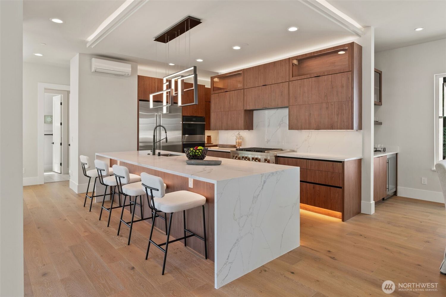 Bellevue, Washington, 98005, United States, 5 Bedrooms Bedrooms, ,4 BathroomsBathrooms,Residential,Forsale,1968161