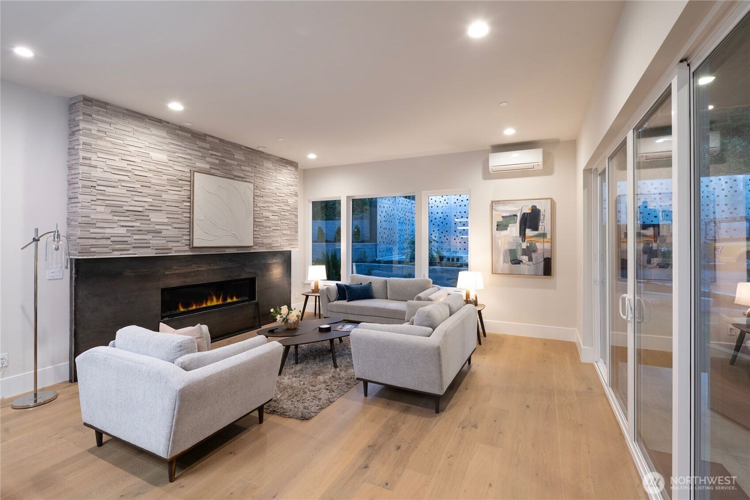 Bellevue, Washington, 98005, United States, 5 Bedrooms Bedrooms, ,4 BathroomsBathrooms,Residential,Forsale,1968161