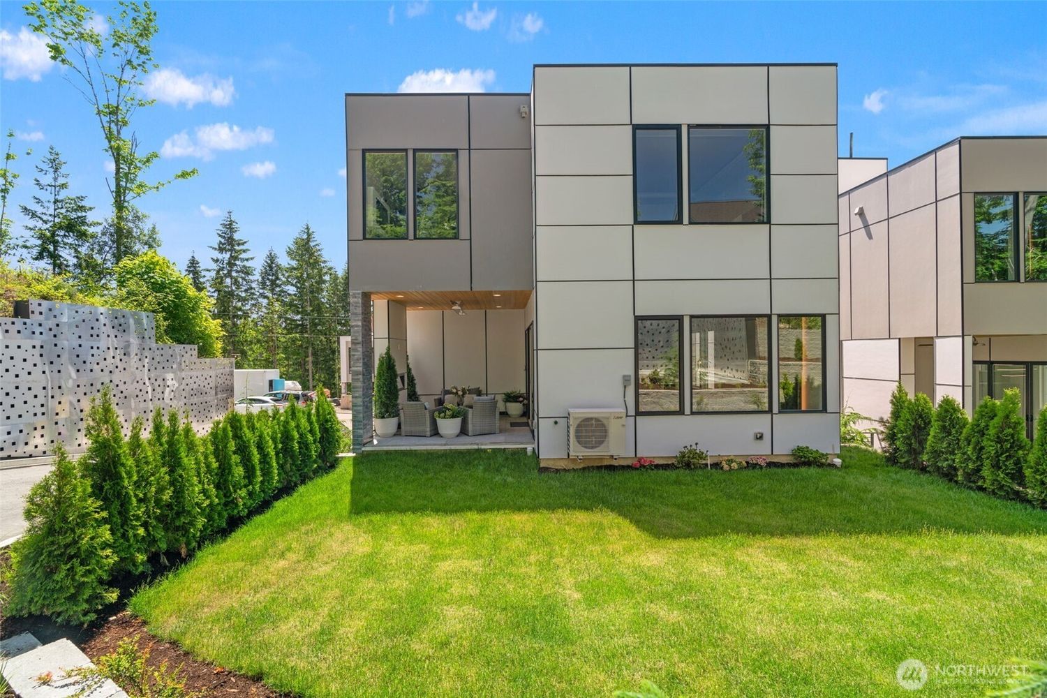 Bellevue, Washington, 98005, United States, 5 Bedrooms Bedrooms, ,4 BathroomsBathrooms,Residential,Forsale,1968161