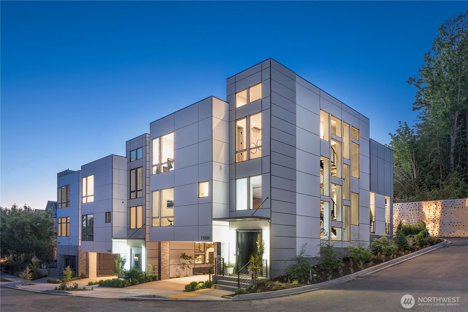 Bellevue, Washington, 98005, United States, 5 Bedrooms Bedrooms, ,4 BathroomsBathrooms,Residential,Forsale,1968161