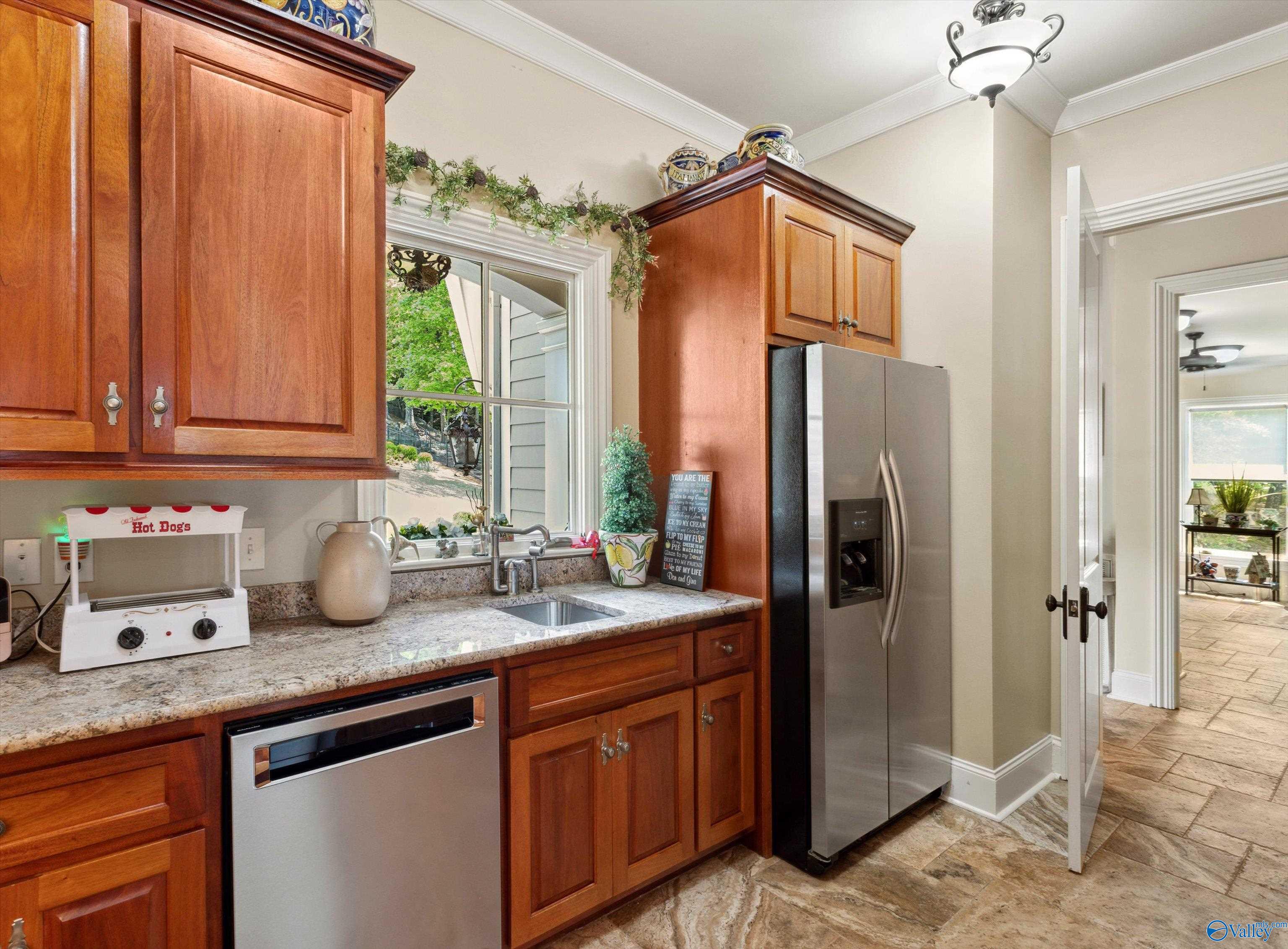 Huntsville, Alabama, 35801, United States, 6 Bedrooms Bedrooms, ,6.5 BathroomsBathrooms,Residential,Forsale,1997969