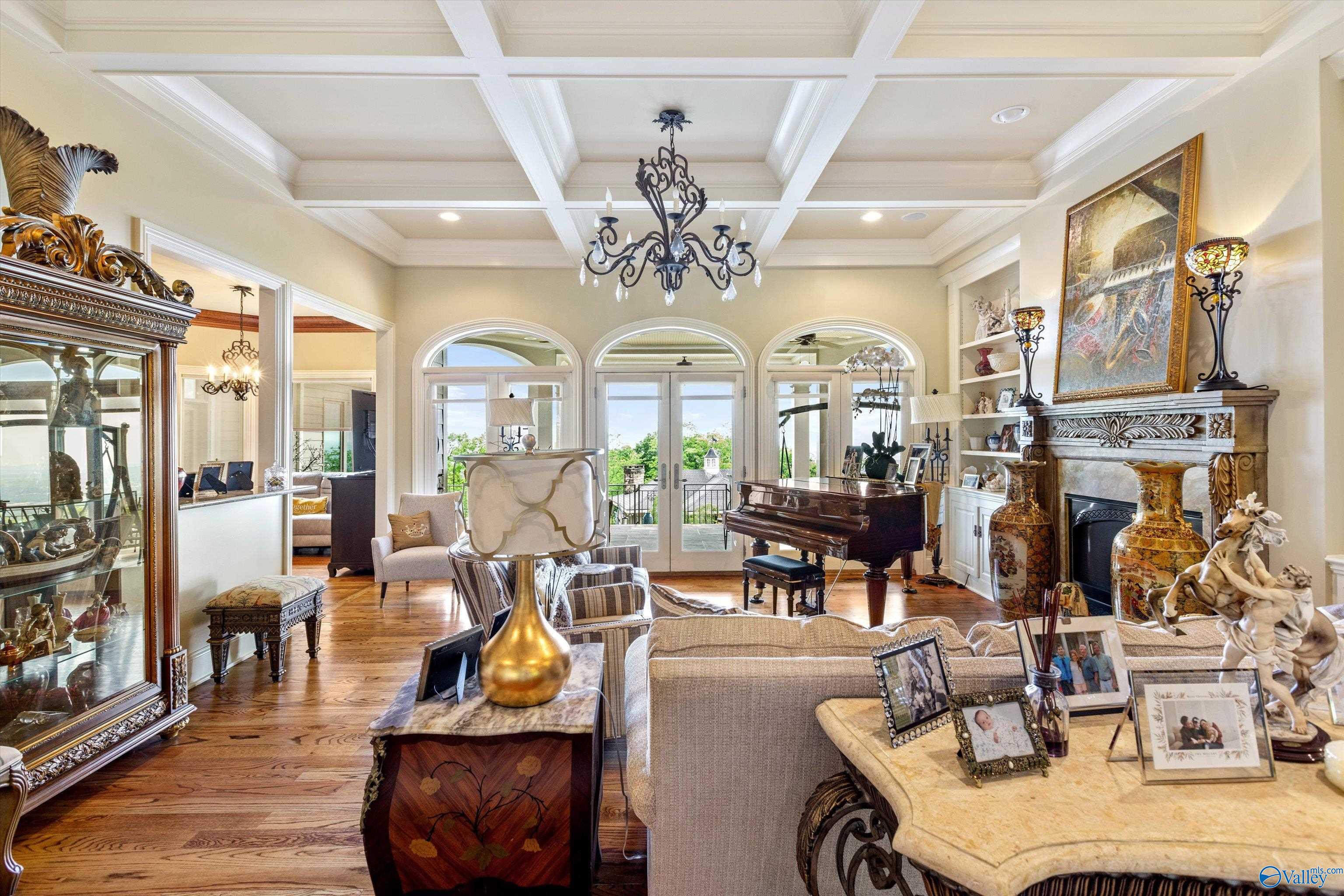 Huntsville, Alabama, 35801, United States, 6 Bedrooms Bedrooms, ,6.5 BathroomsBathrooms,Residential,Forsale,1997969