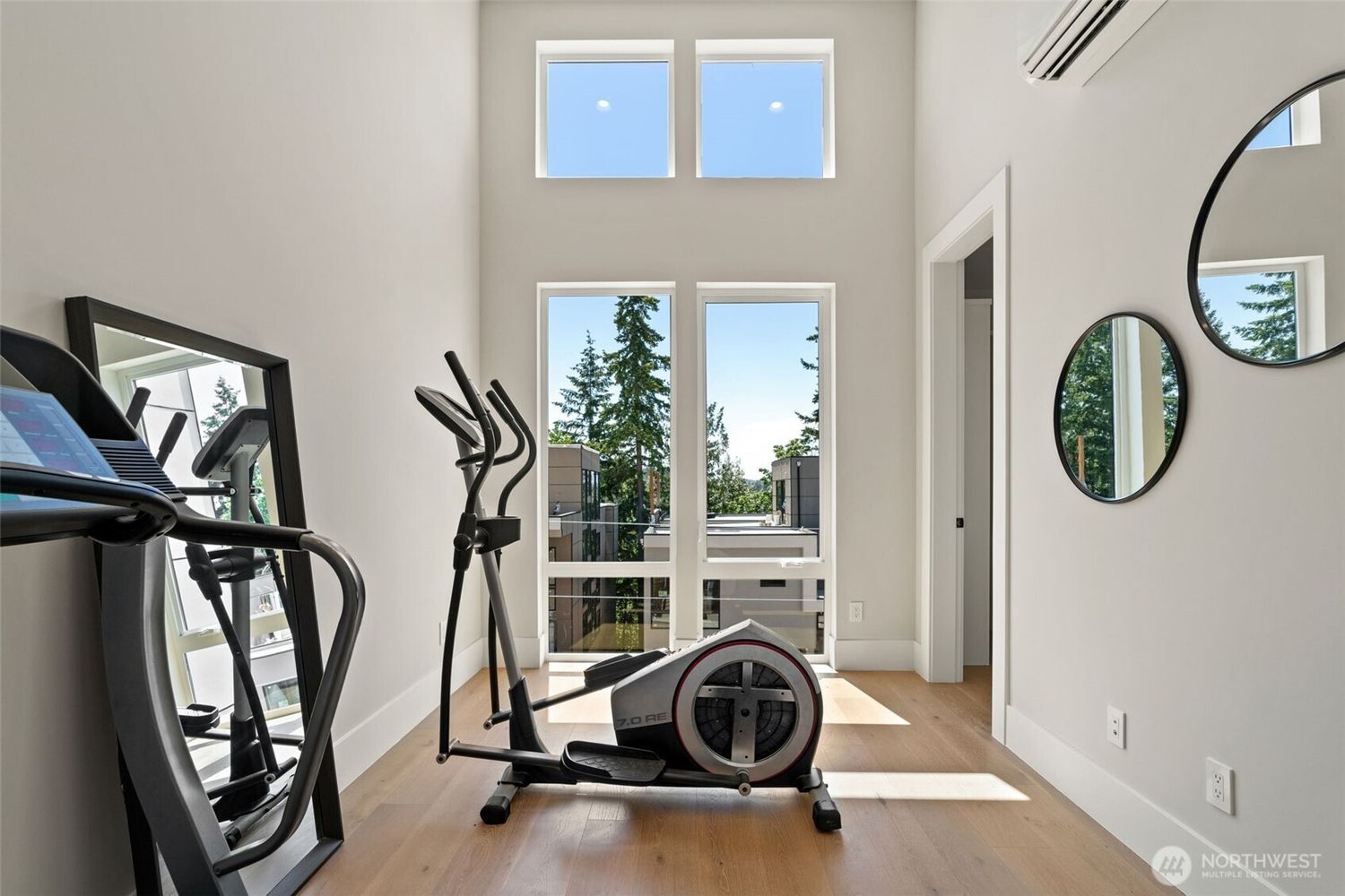 Bellevue, Washington, 98005, United States, 5 Bedrooms Bedrooms, ,4 BathroomsBathrooms,Residential,Forsale,1968161