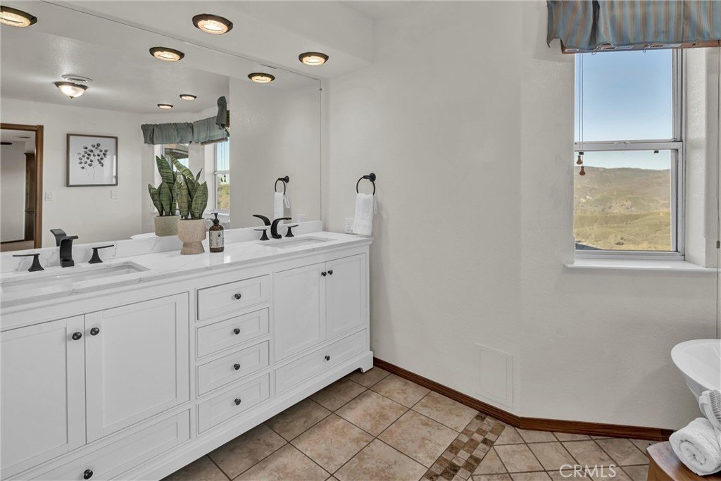 Lower Lake, California, 95457, United States, 4 Bedrooms Bedrooms, ,2.5 BathroomsBathrooms,Residential,Forsale,1929181