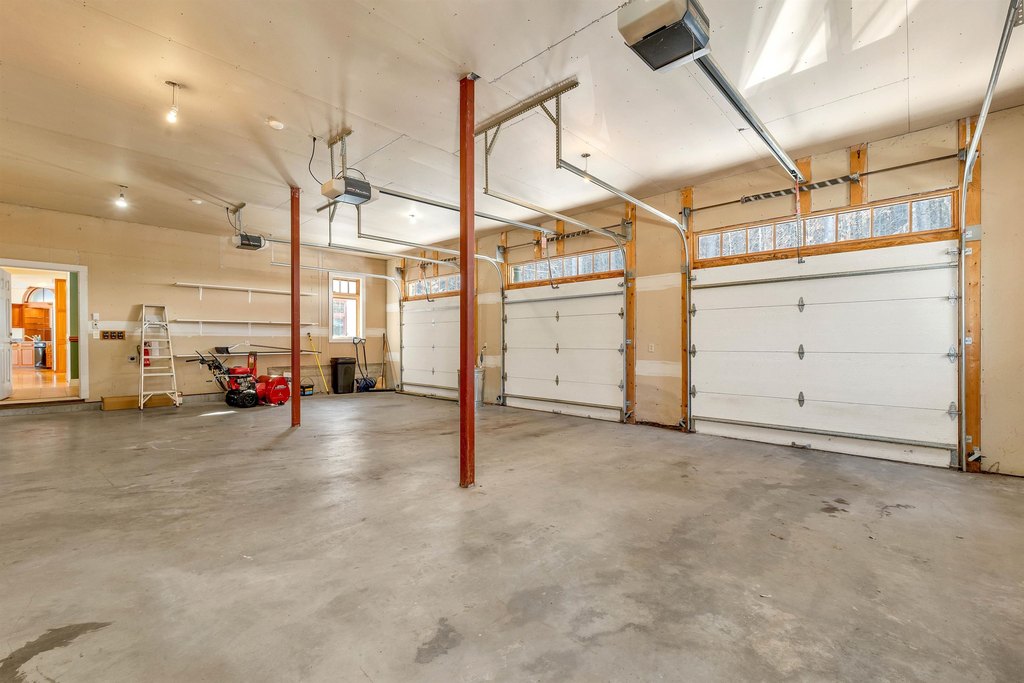 Alton, New Hampshire, 03809, United States, 7 Bedrooms Bedrooms, ,6.5 BathroomsBathrooms,Residential,Forsale,2004715