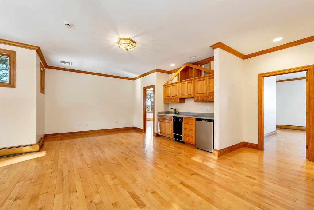 Alton, New Hampshire, 03809, United States, 7 Bedrooms Bedrooms, ,6.5 BathroomsBathrooms,Residential,Forsale,2004715