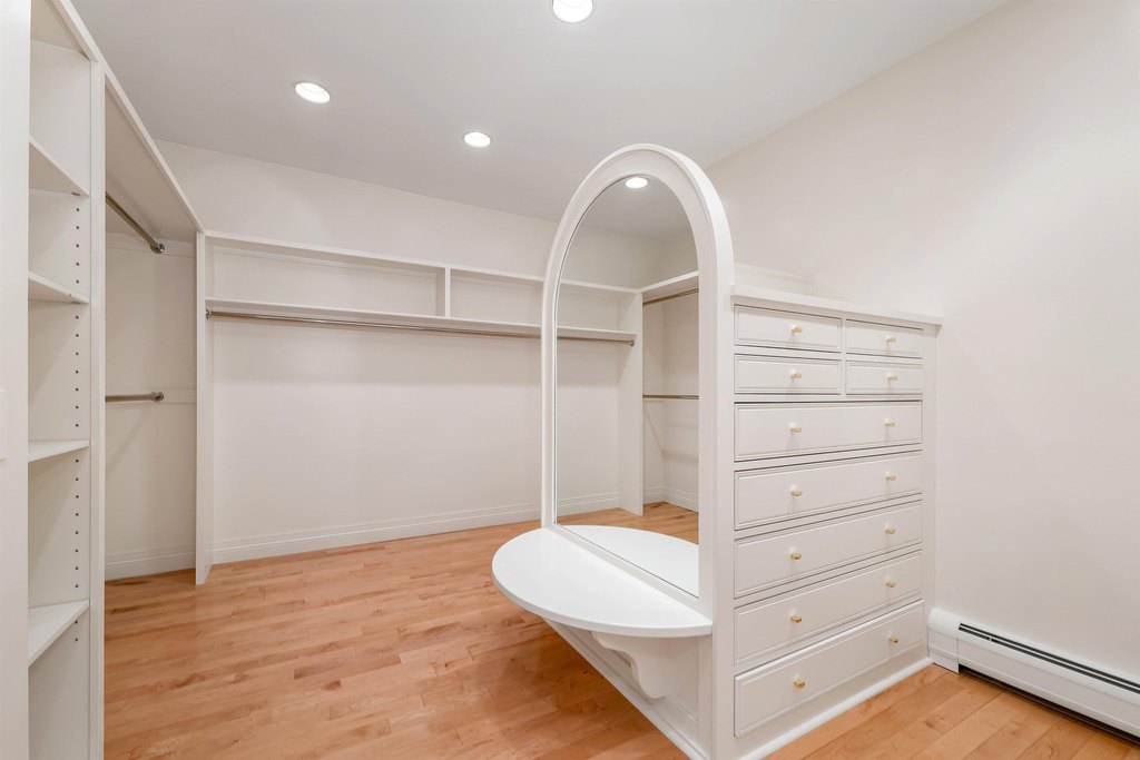 Alton, New Hampshire, 03809, United States, 7 Bedrooms Bedrooms, ,6.5 BathroomsBathrooms,Residential,Forsale,2004715