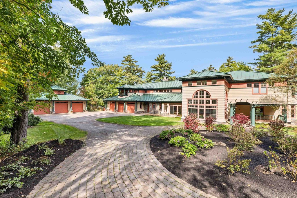 Alton, New Hampshire, 03809, United States, 7 Bedrooms Bedrooms, ,6.5 BathroomsBathrooms,Residential,Forsale,2004715