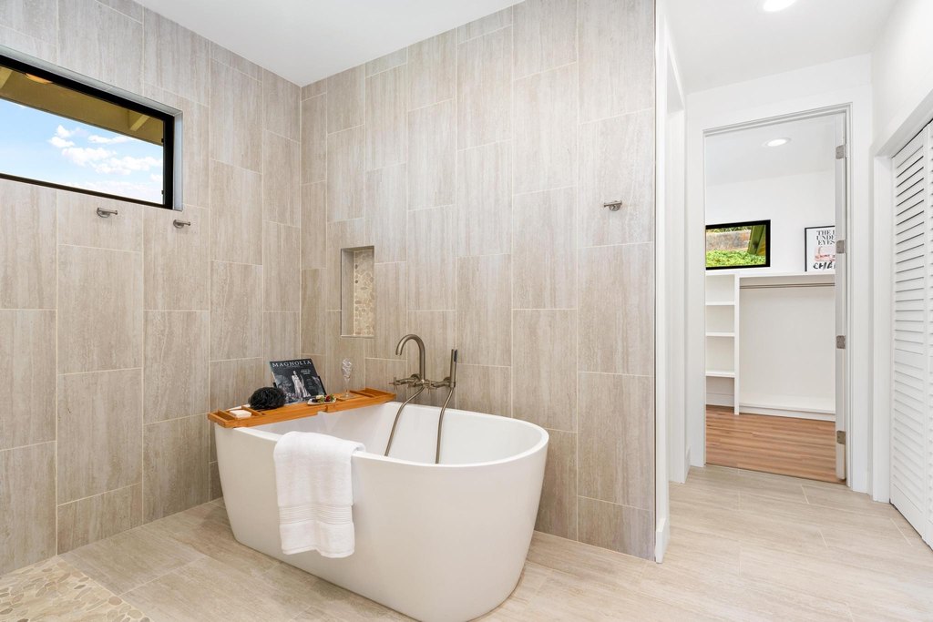 Kailua Kona, Hawaii, 96740, United States, 4 Bedrooms Bedrooms, ,3 BathroomsBathrooms,Residential,Forsale,1953837