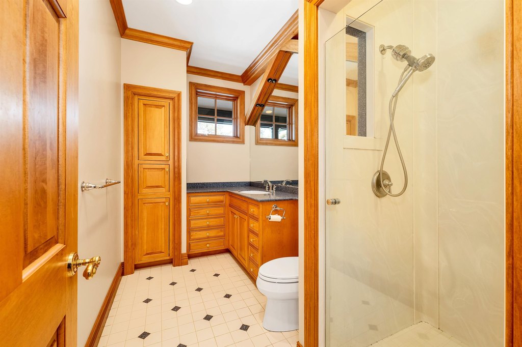 Alton, New Hampshire, 03809, United States, 7 Bedrooms Bedrooms, ,6.5 BathroomsBathrooms,Residential,Forsale,2004715