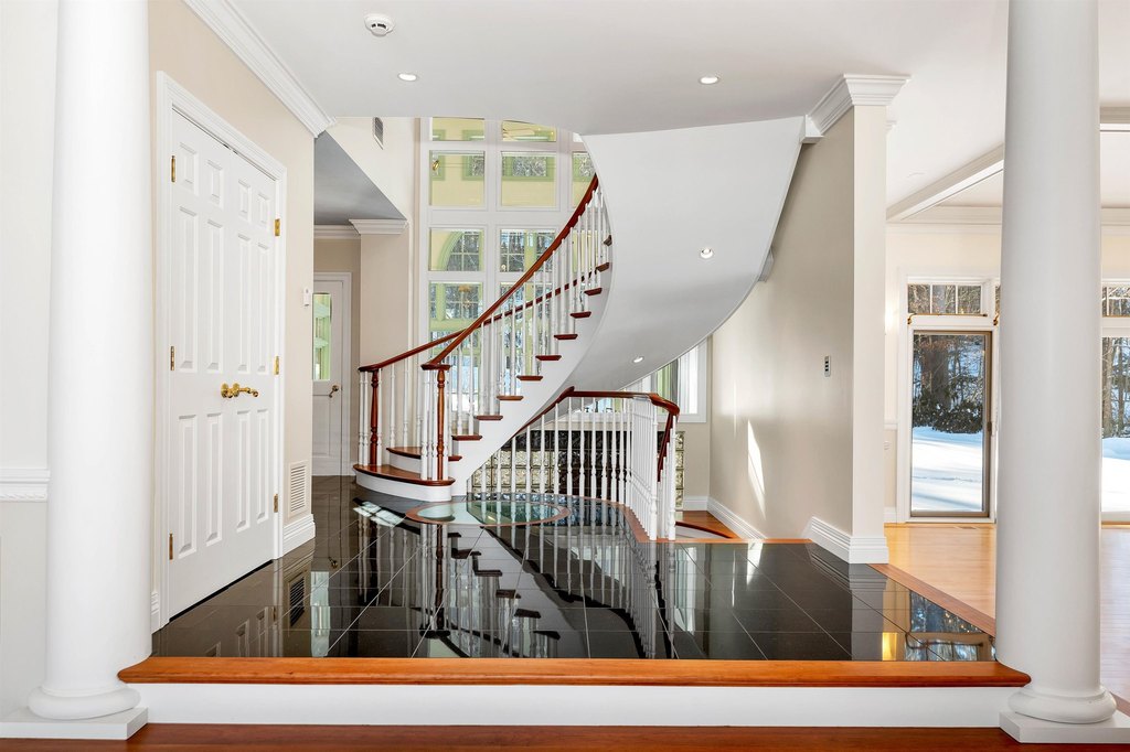 Alton, New Hampshire, 03809, United States, 7 Bedrooms Bedrooms, ,6.5 BathroomsBathrooms,Residential,Forsale,2004715