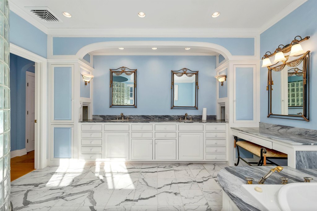 Alton, New Hampshire, 03809, United States, 7 Bedrooms Bedrooms, ,6.5 BathroomsBathrooms,Residential,Forsale,2004715