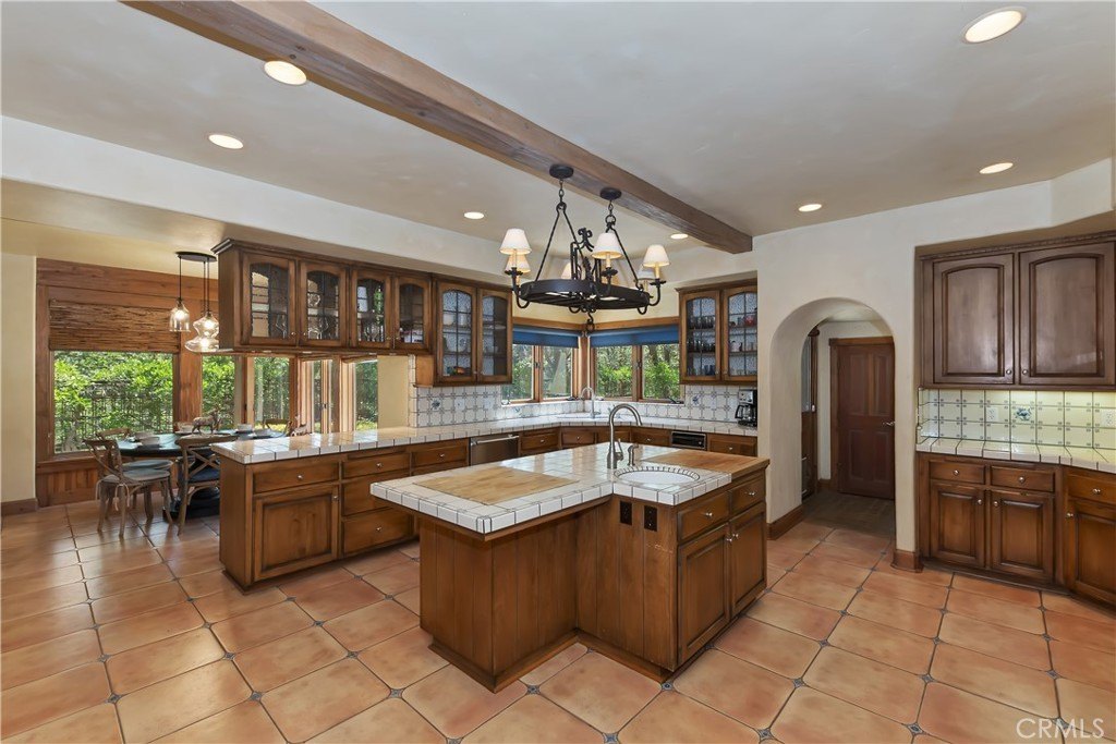 Lake Arrowhead, California, 92352, United States, 4 Bedrooms Bedrooms, ,4.5 BathroomsBathrooms,Residential,Forsale,1934021