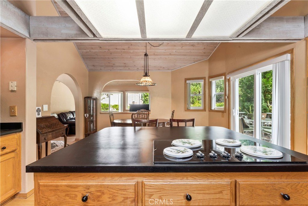 Lake Arrowhead, California, 92352, United States, 3 Bedrooms Bedrooms, ,2 BathroomsBathrooms,Residential,Forsale,1934030