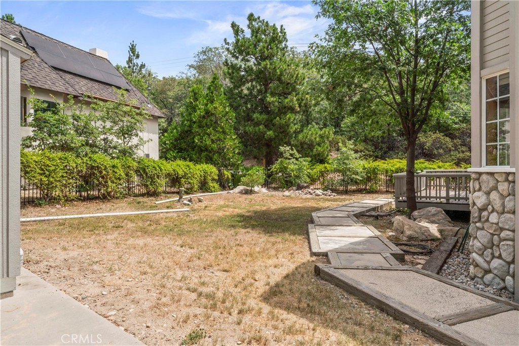 Lake Arrowhead, California, 92352, United States, 3 Bedrooms Bedrooms, ,2 BathroomsBathrooms,Residential,Forsale,1934030