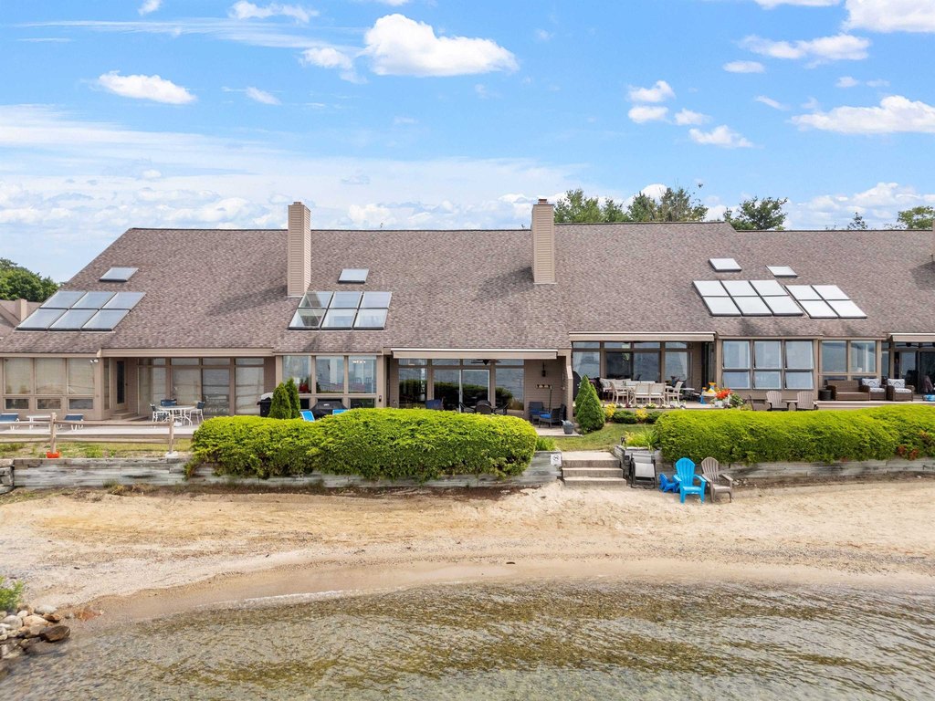 Moultonborough, New Hampshire, 03254, United States, 4 Bedrooms Bedrooms, ,3 BathroomsBathrooms,Residential,Forsale,1952911