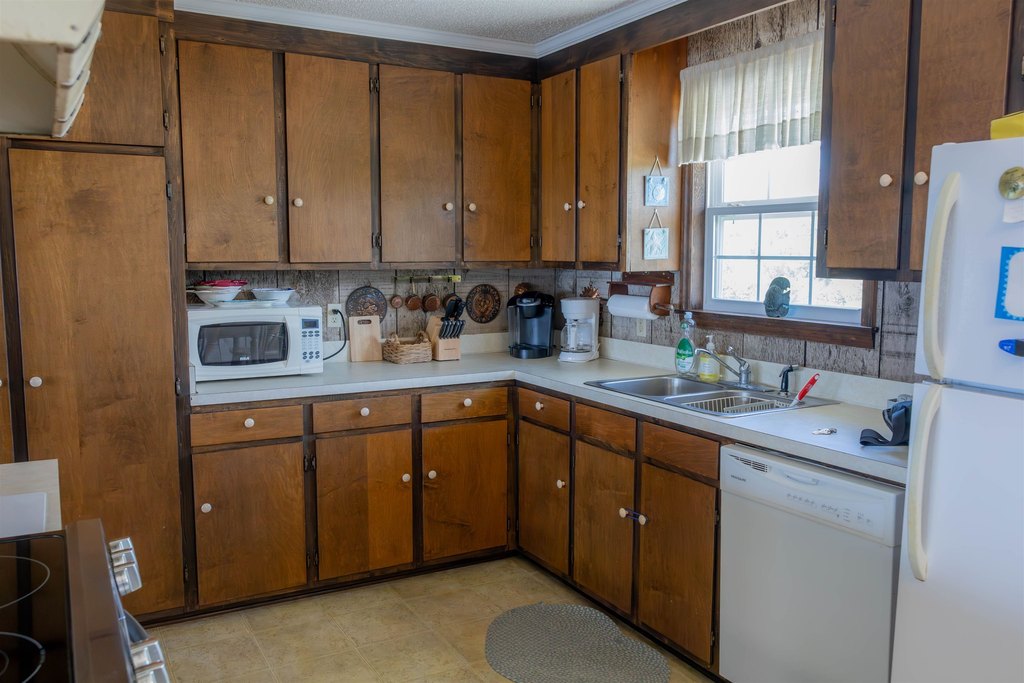 Alligator Point, Florida, 32346, United States, 4 Bedrooms Bedrooms, ,2 BathroomsBathrooms,Residential,Forsale,1919230
