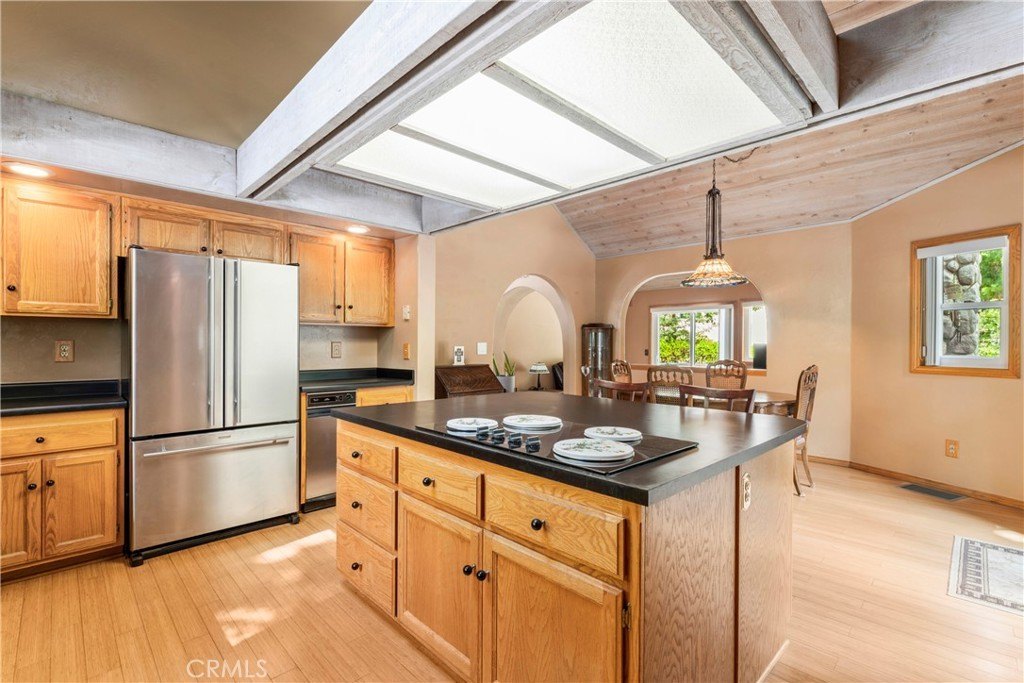 Lake Arrowhead, California, 92352, United States, 3 Bedrooms Bedrooms, ,2 BathroomsBathrooms,Residential,Forsale,1934030